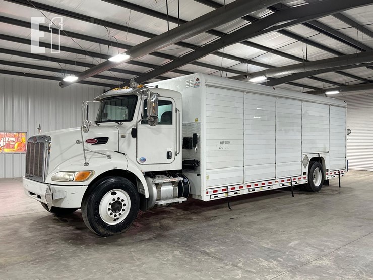 2015-peterbilt-337-image-1