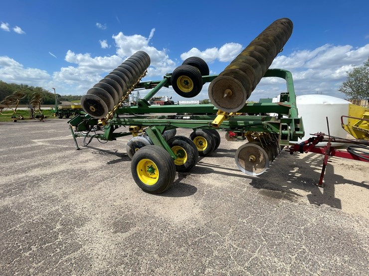 john-deere-220-image-6