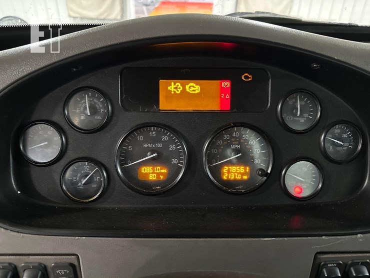 2015-peterbilt-337-image-18