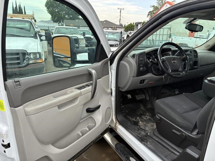 2012-gmc-sierra-2500-image-17
