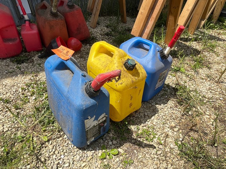 #3340-•-(3)-fuel-cans-image-3