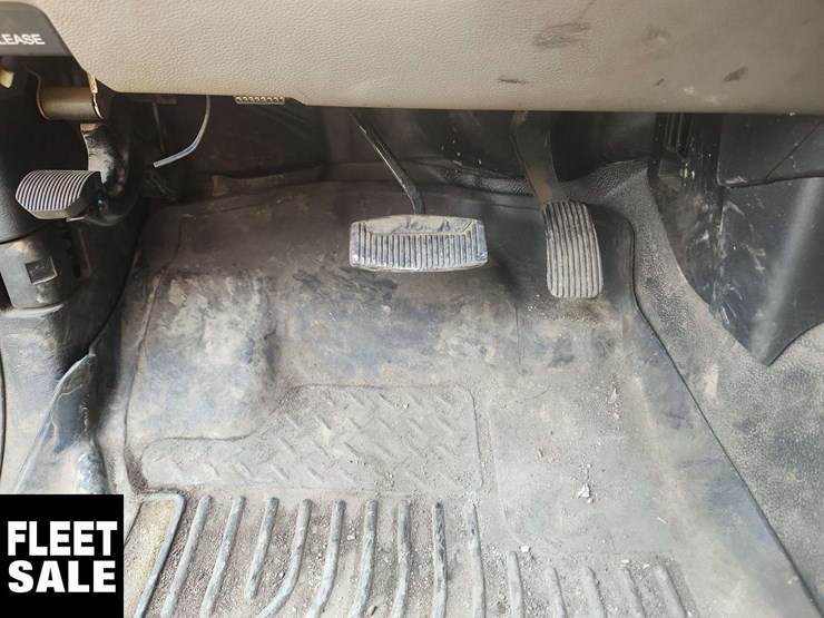 2021-ford-f550-image-25