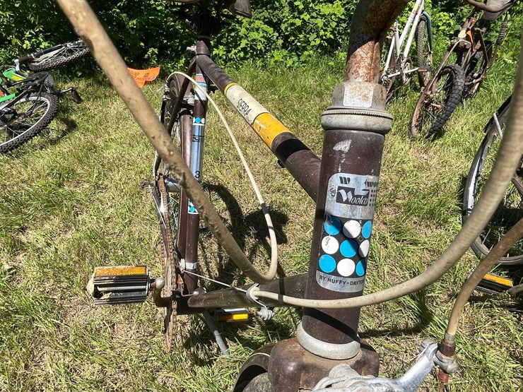 #3300-•-(2)-vintage-his-and-hers-bikes-image-18