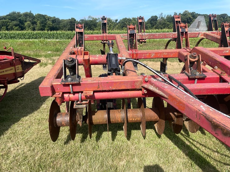 #1032-•-(9)-shank-subsoiler-image-18