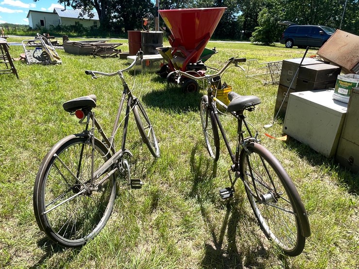 #3300-•-(2)-vintage-his-and-hers-bikes-image-7