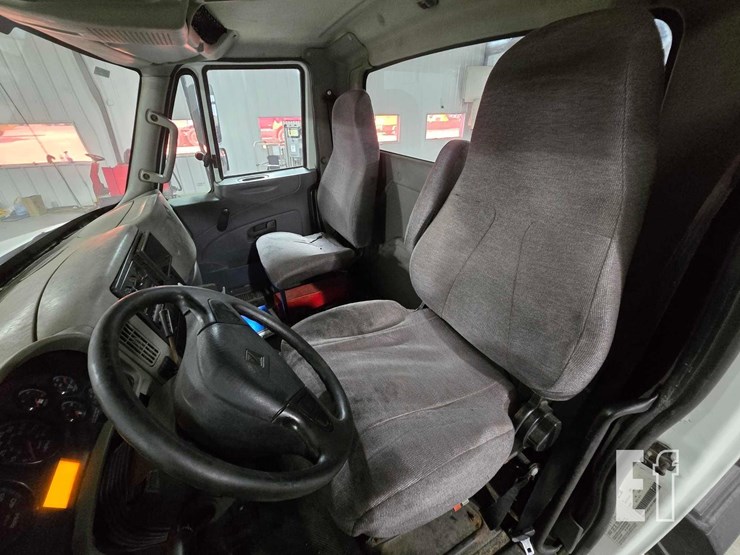 2017-international-durastar-4400-image-9