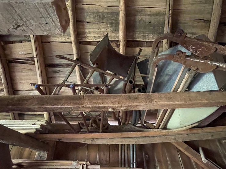 #2341-•-all-contents-in-rafters-image-5