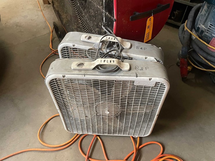 #4069-•-maxx-air-barn-fan-with-(2)-box-fans-image-3