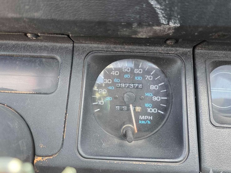 1995-jeep-wrangler-image-32