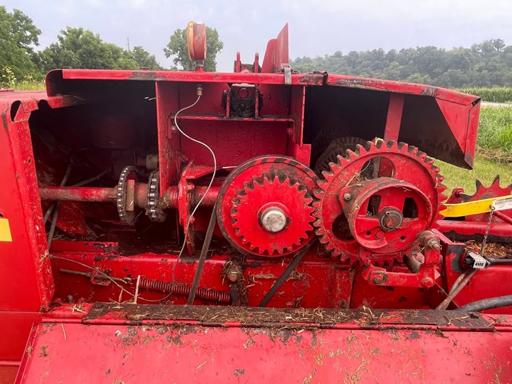 new-holland-570-image-17