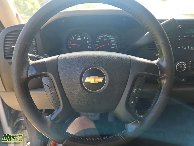 2013-chevrolet-silverado-1500-image-19