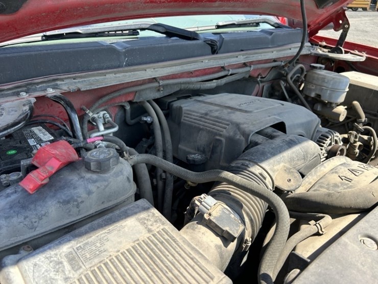 2010-chevrolet-silverado-2500-image-37