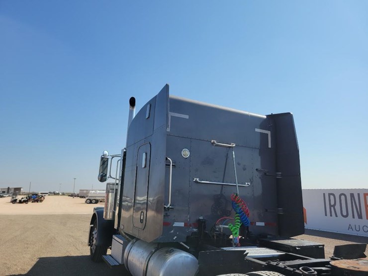 2006-peterbilt-379-image-15