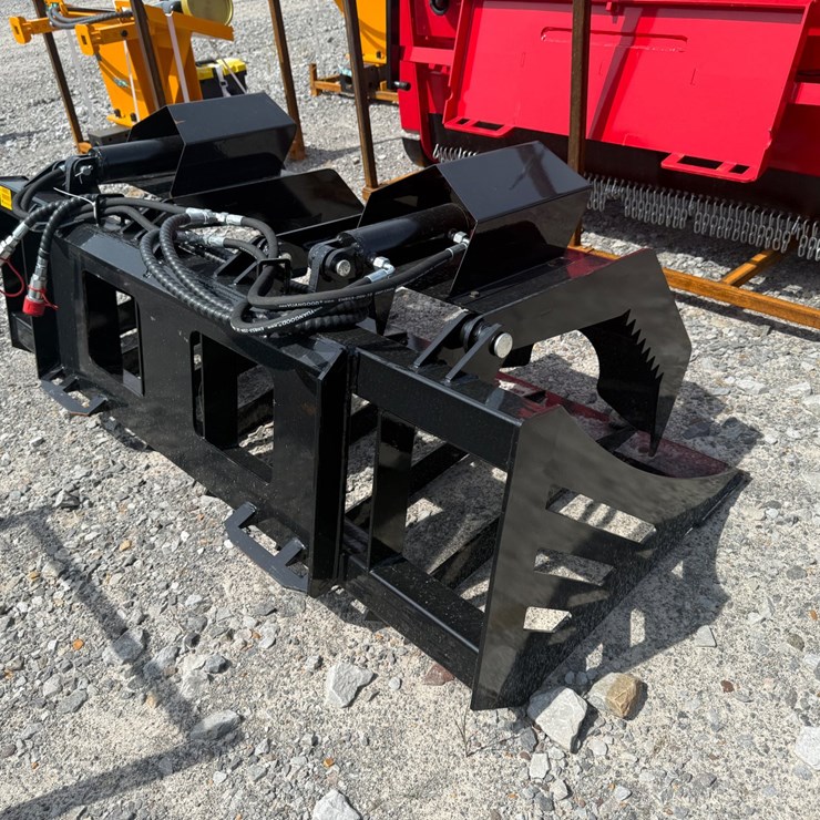 #2006 • Unused Future HWG72 72" Skid Steer Hollow Wood Grabber CXXLK2MW2605041 INV#48863