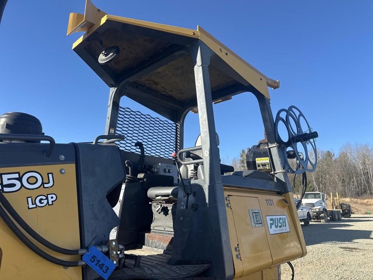 2014-deere-450j-image-22