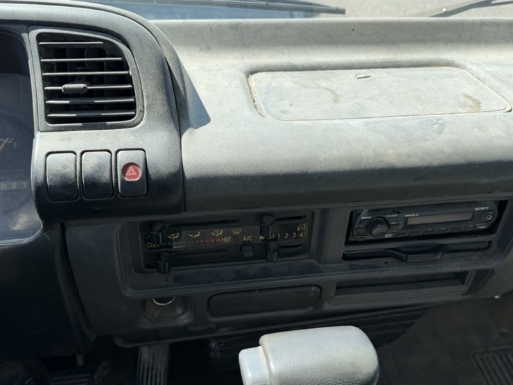 2001-gmc-w3500-image-34