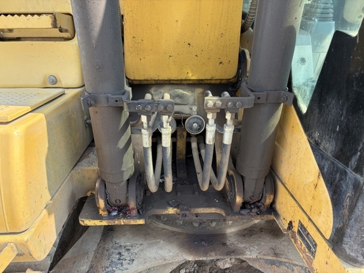 2004-caterpillar-312-image-17