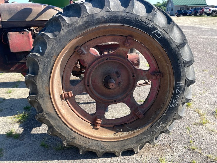 #1021-•-farmall-h-tractor-image-34