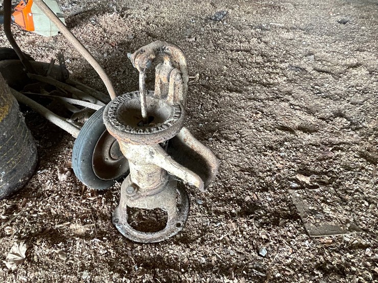 #2289-•-rotary-mower,-hand-pump,-and-26"-barrel-image-8