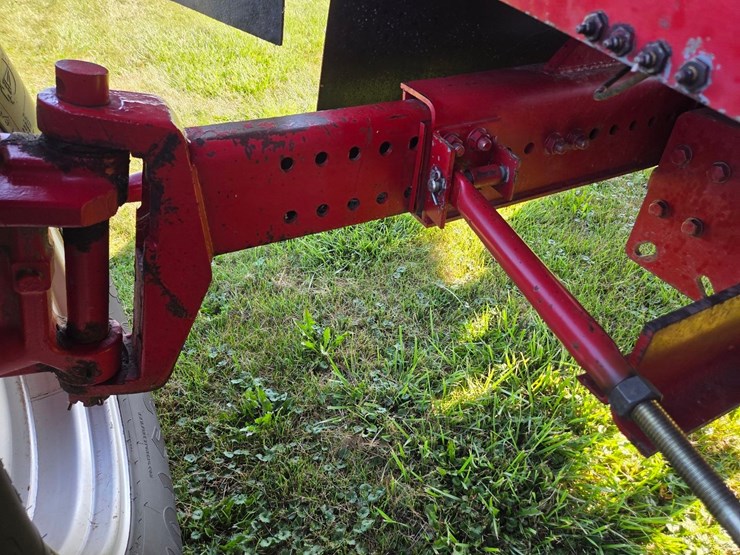 cih-2388-axial-flow-combine-image-49