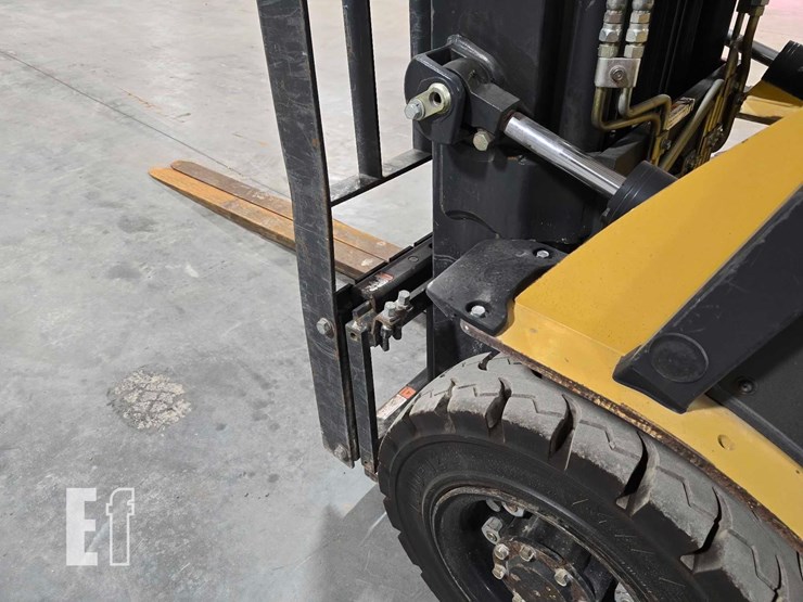 2020-caterpillar-gp25n-image-12
