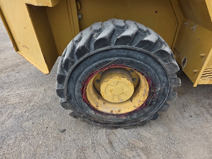 2013-caterpillar-c4.4-image-15