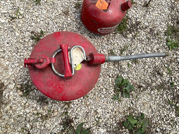 #3345-•-(2)-metal-gas-cans-image-12