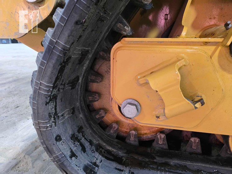 2025-caterpillar-255-image-36