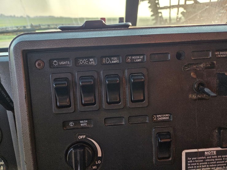 1999-mack-ch613-image-54