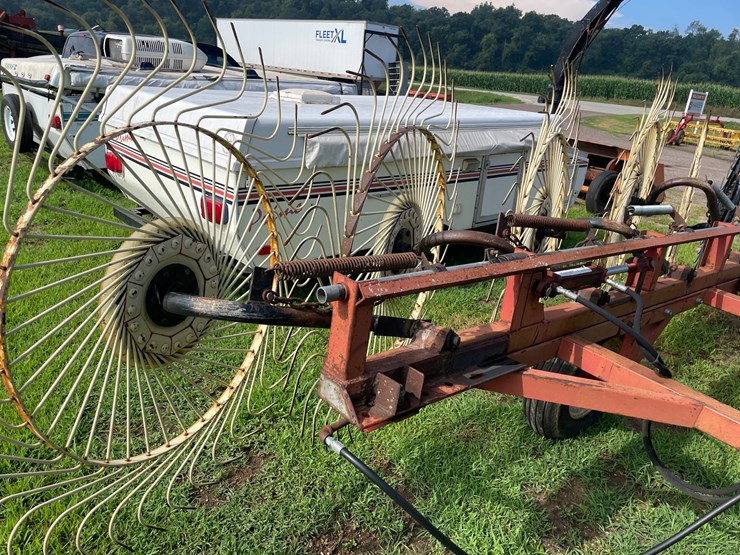 #1029-•-h&s-(12)-wheel-rake-image-13
