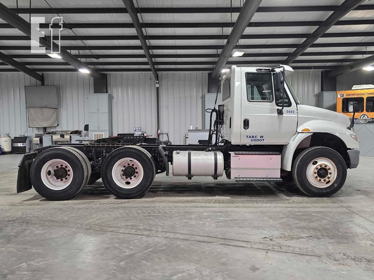 2017-international-durastar-4400-image-6