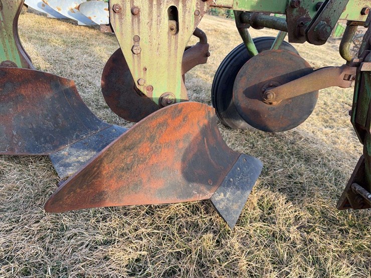 john-deere-pull-type-three-bottom-plow-image-17