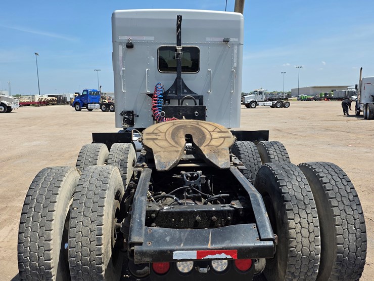 2015-kenworth-t800-image-6