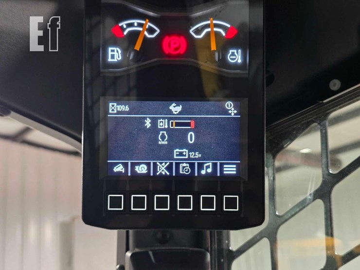 2025-caterpillar-255-image-21