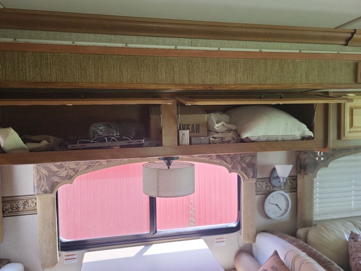 2003-fleetwood-bounder-39z-class-a-motorhome-on-freightliner-chassis-image-39
