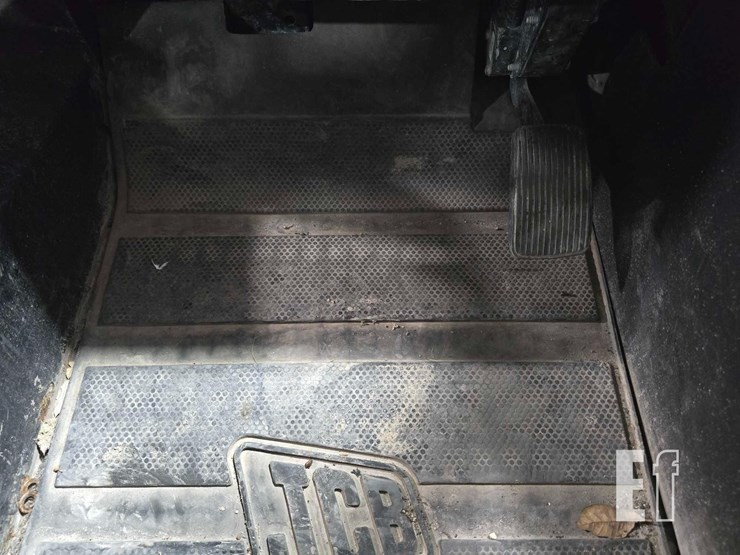2021-jcb-3ts-8t-image-14