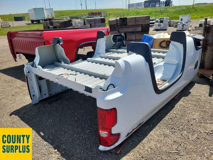 white-pick-up-truck-bed-image-3
