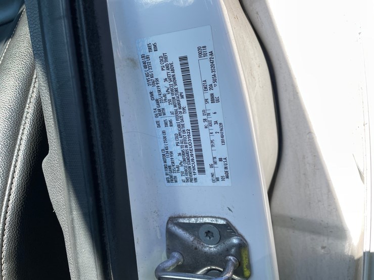 2014-ford-escape-titanium-image-64