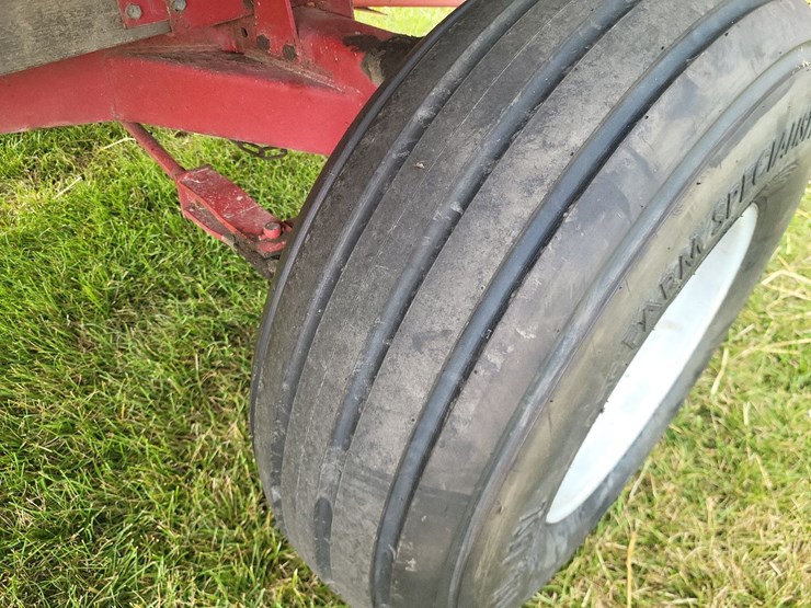 gehl-970-silage-wagon-w/gehl-tandem-axle-running-gear-image-44