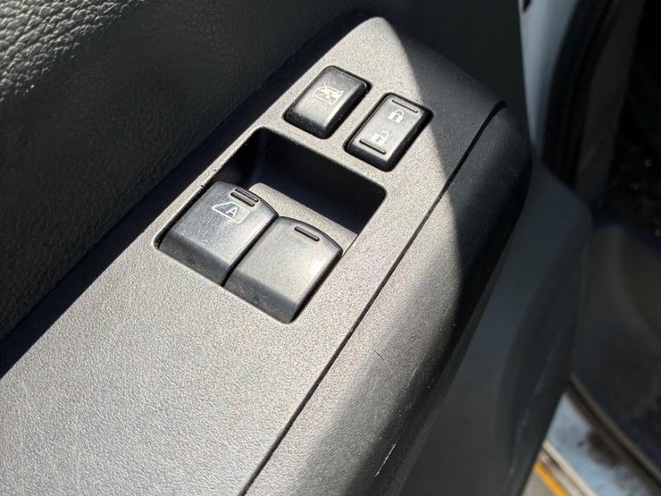 2019-nissan-nv2500-image-11