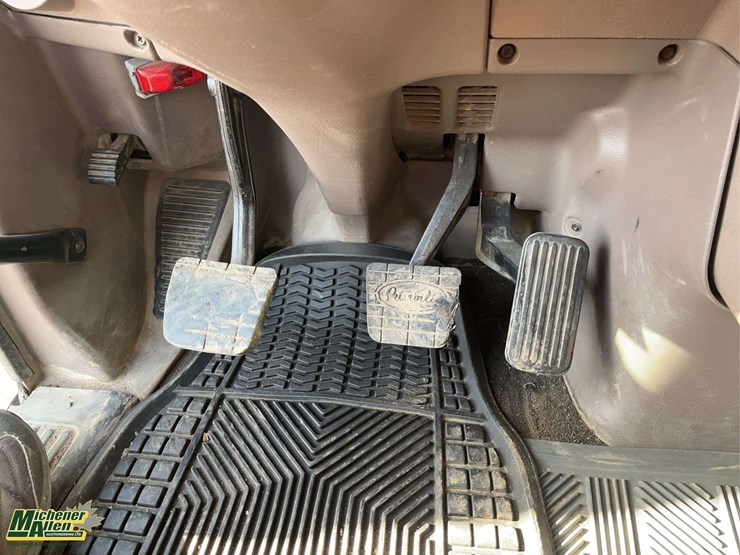 2012-peterbilt-587-image-21