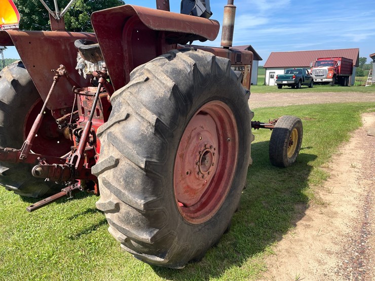 #1020-•-farmall-656-gas-tractor-(augusta,-wi)-image-22