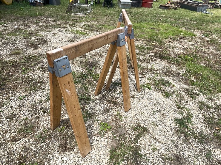 #3337-•-(2)-menards-wood-sawhorses-image-7