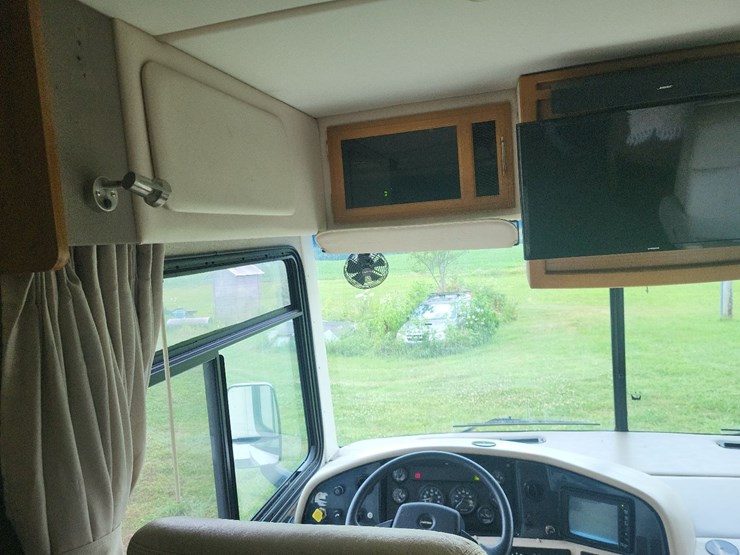 2003-fleetwood-bounder-39z-class-a-motorhome-on-freightliner-chassis-image-11