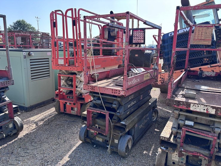 #39046-•-skyjack-sj1113219-scissor-lift-|-for-parts/repairs-image-2