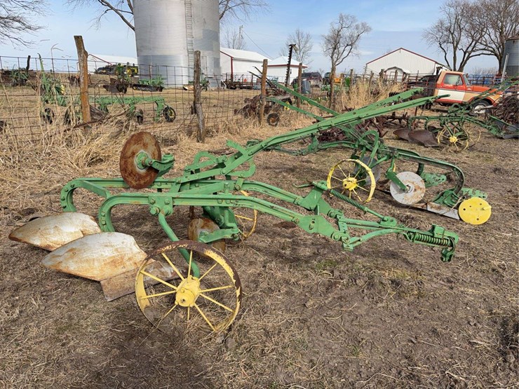 john-deere-pull-type-two-bottom-plow-image-6