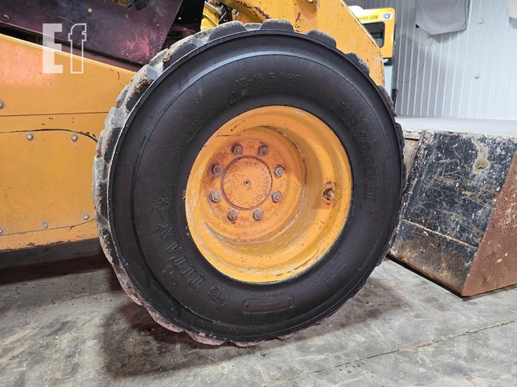 2011-caterpillar-246c-image-26