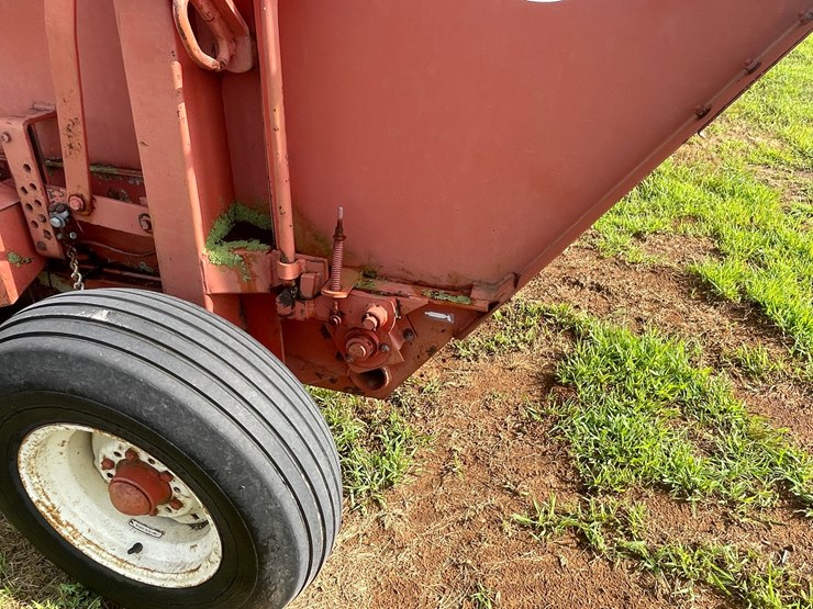 hesston-5500-image-11