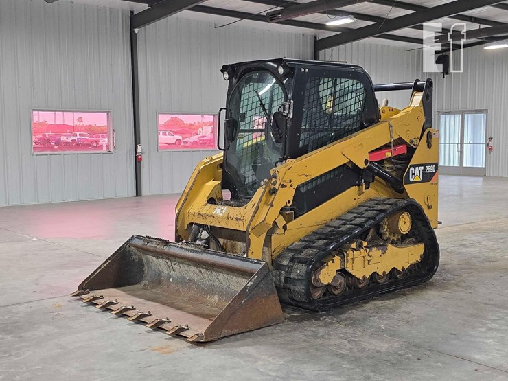 2015-caterpillar-259d-image-1