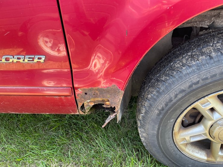 2005-ford-explorer-image-18